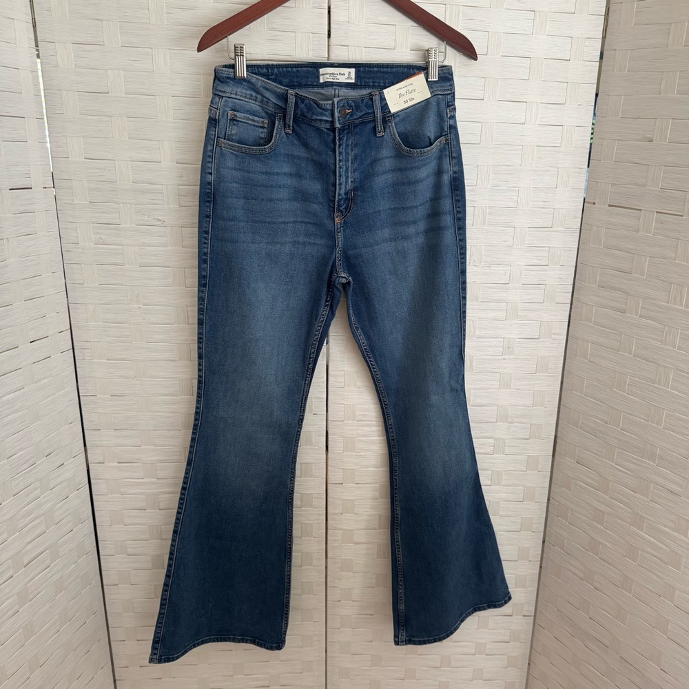 Abercrombie & Fitch The Flare Ultra High Rise Medium‎ Wash Jean Size 30/10R - Picture 2 of 14